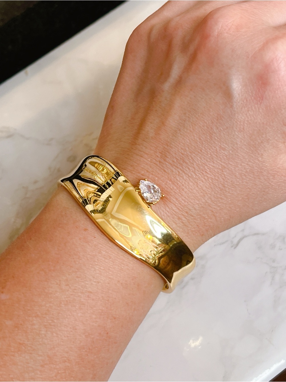 18k yellow gold plated Cuff cz 💎 pear diamond 7” bracelet ⭐️
